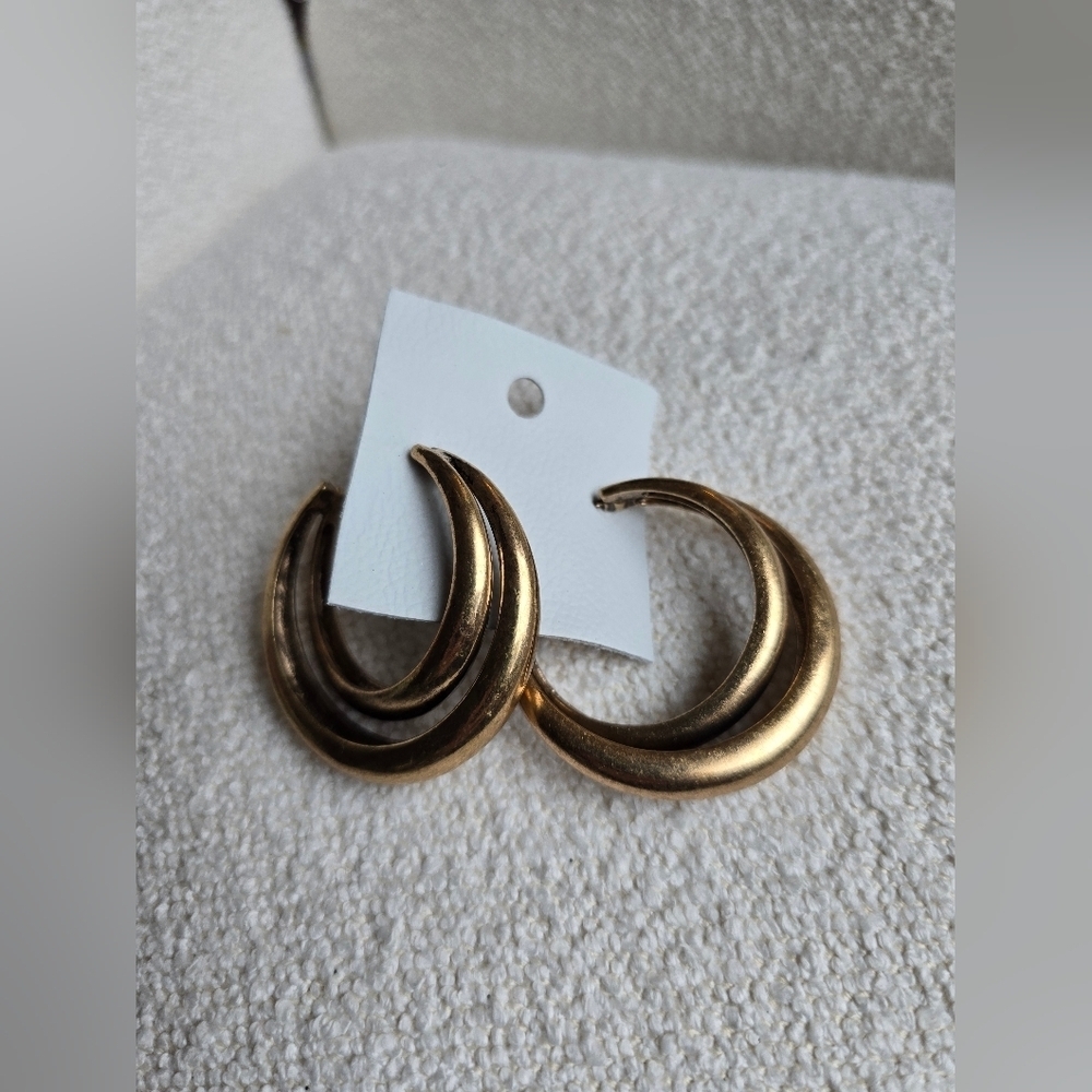 NWT! Free People, Double Intwined Hoop Earrings, Antique Gold, MSRP $30 - Picture 2 of 3